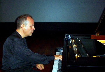 images/Piano-Portrait-1.jpg